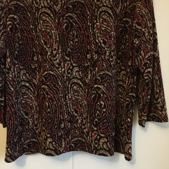 Festive Paisley Raised Texture Top - Picture 8 of 16